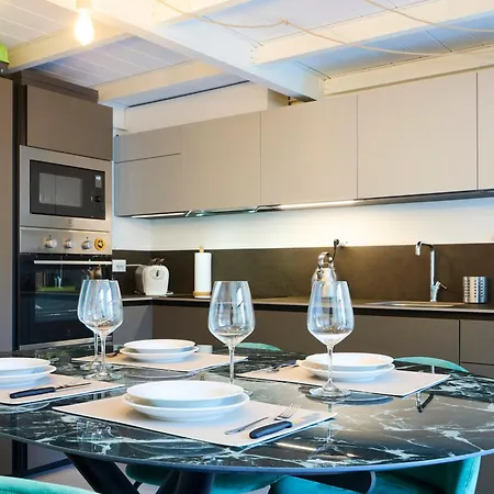 Elegant Loft With Hidden Garden Oasis - Portello * ميلان
