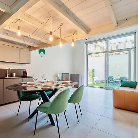 شقة Elegant Loft With Hidden Garden Oasis - Portello *