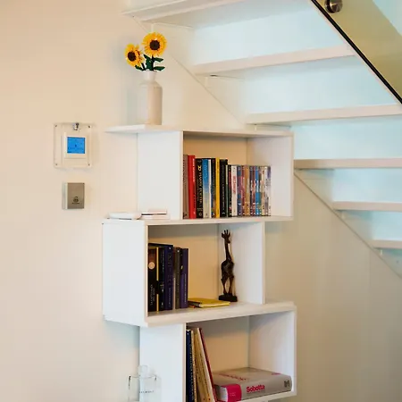 Elegant Loft With Hidden Garden Oasis - Portello ميلان