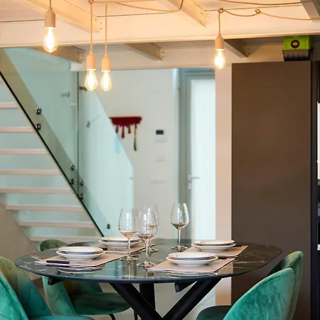Elegant Loft With Hidden Garden Oasis - Portello * ميلان