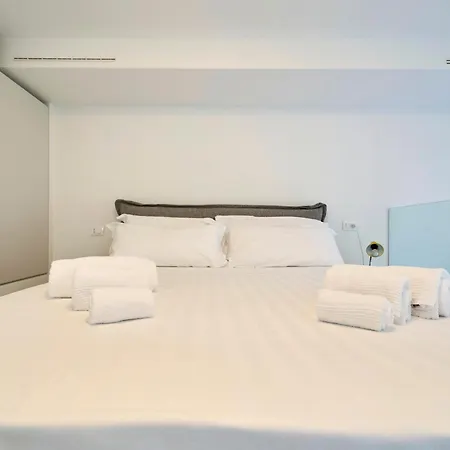 Elegant Loft With Hidden Garden Oasis - Portello
