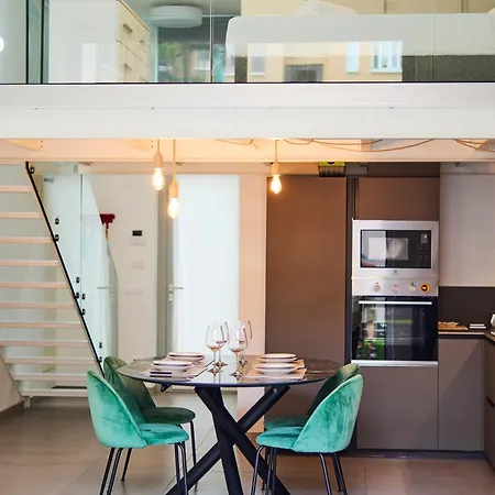 Elegant Loft With Hidden Garden Oasis - Portello ميلان