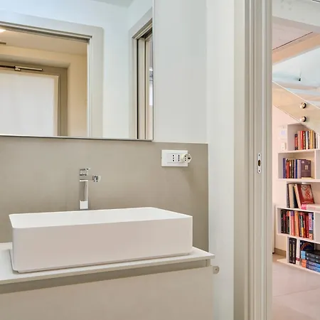 شقة Elegant Loft With Hidden Garden Oasis - Portello