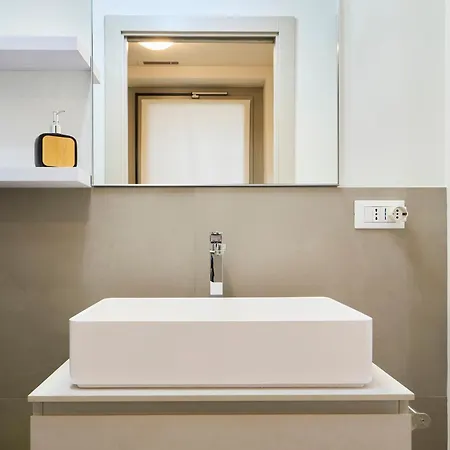 Elegant Loft With Hidden Garden Oasis - Portello * ميلان
