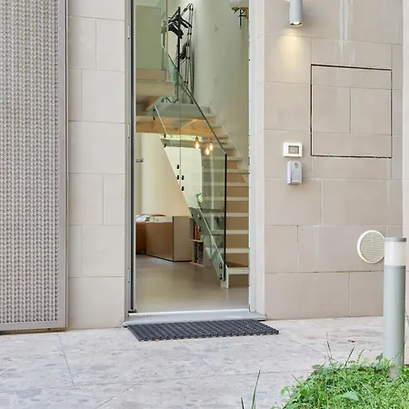 شقة Elegant Loft With Hidden Garden Oasis - Portello