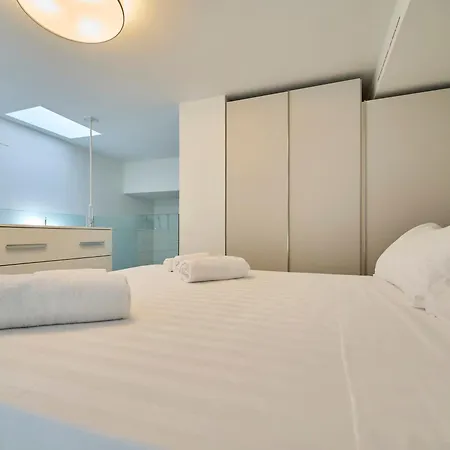 شقة Elegant Loft With Hidden Garden Oasis - Portello