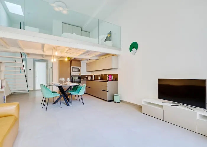 Elegant Loft With Hidden Garden Oasis - Portello Daire *