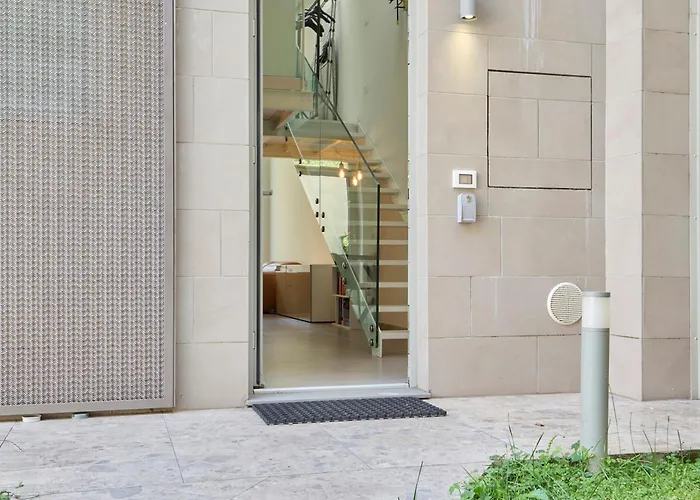 Daire Elegant Loft With Hidden Garden Oasis - Portello