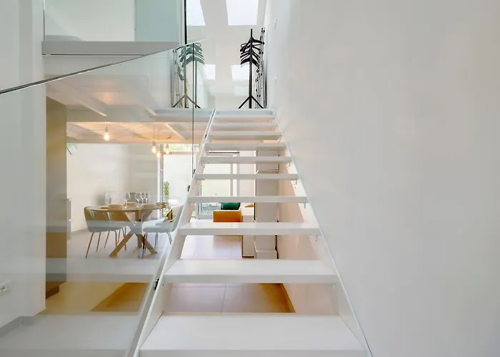 Daire Elegant Loft With Hidden Garden Oasis - Portello *